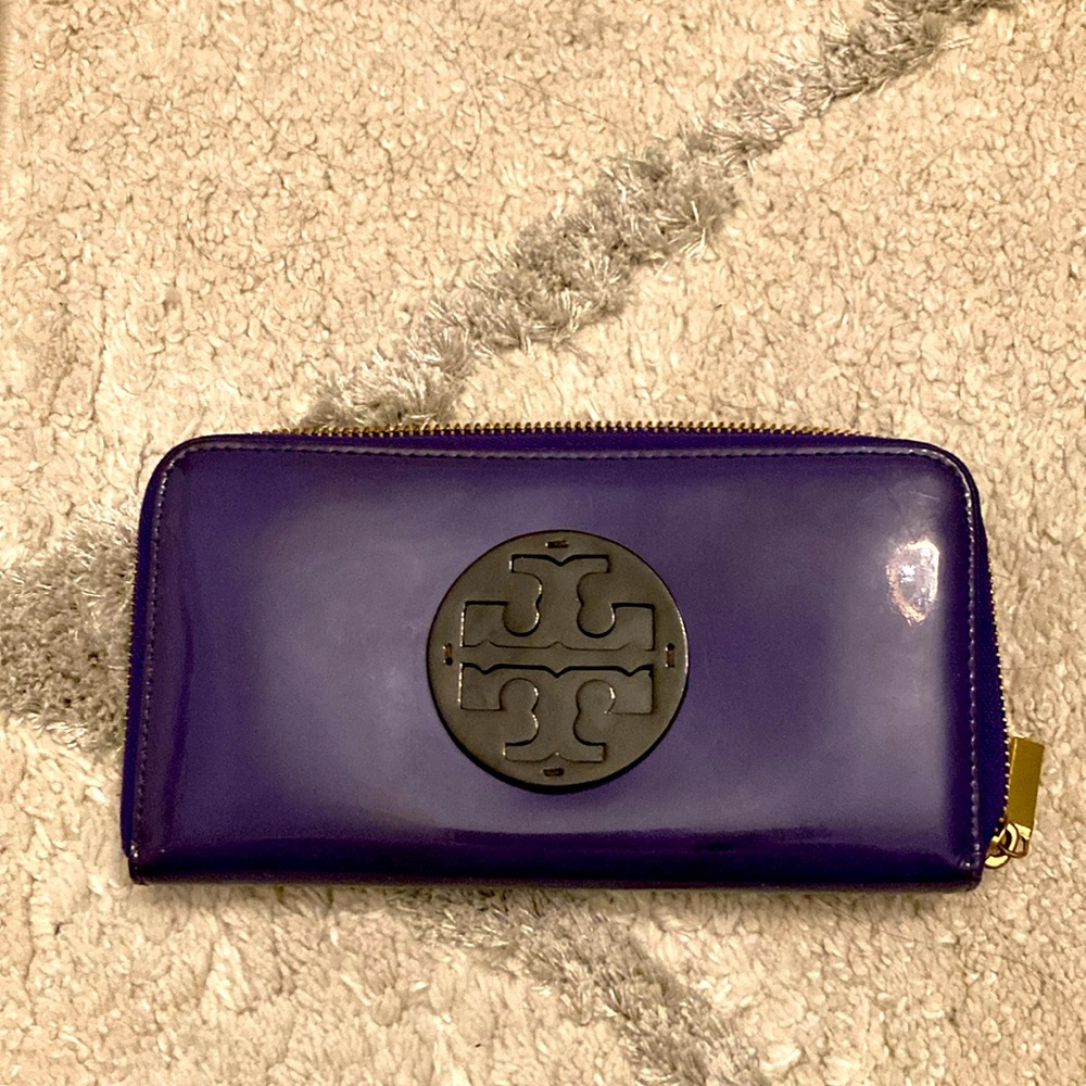 Tory Burch zippy wallet in beautiful patent leather